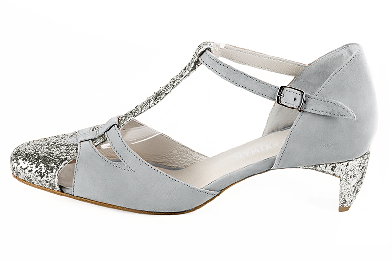 Light silver and pearl grey women's T-strap open side shoes. Round toe. Low comma heels. Profile view - Florence KOOIJMAN